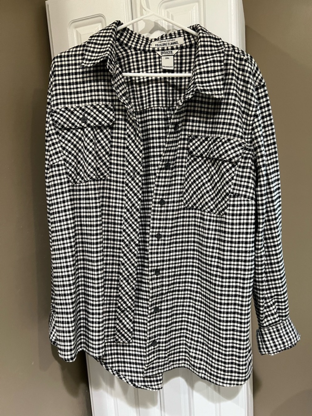 Duluth Trading Co Black and White Plaid Button-Down Shirt